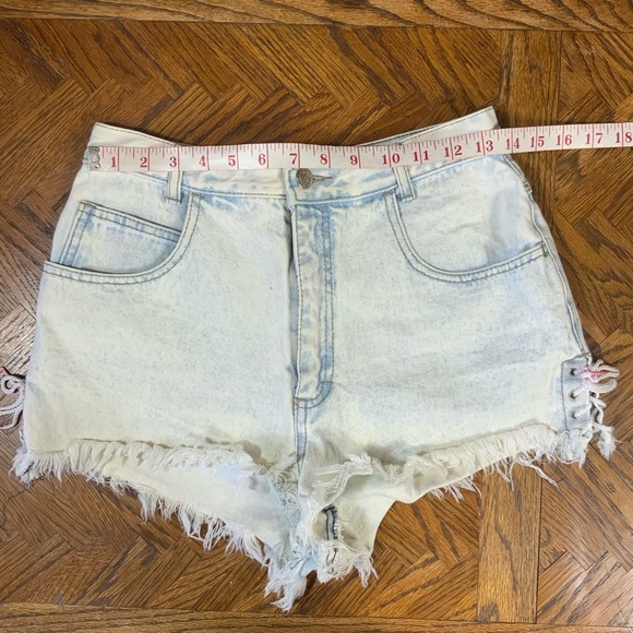 VINTAGE Filippo-Totti 80’s acid light wash high waist frayed raw hems  shorts - Picture 11 of 13